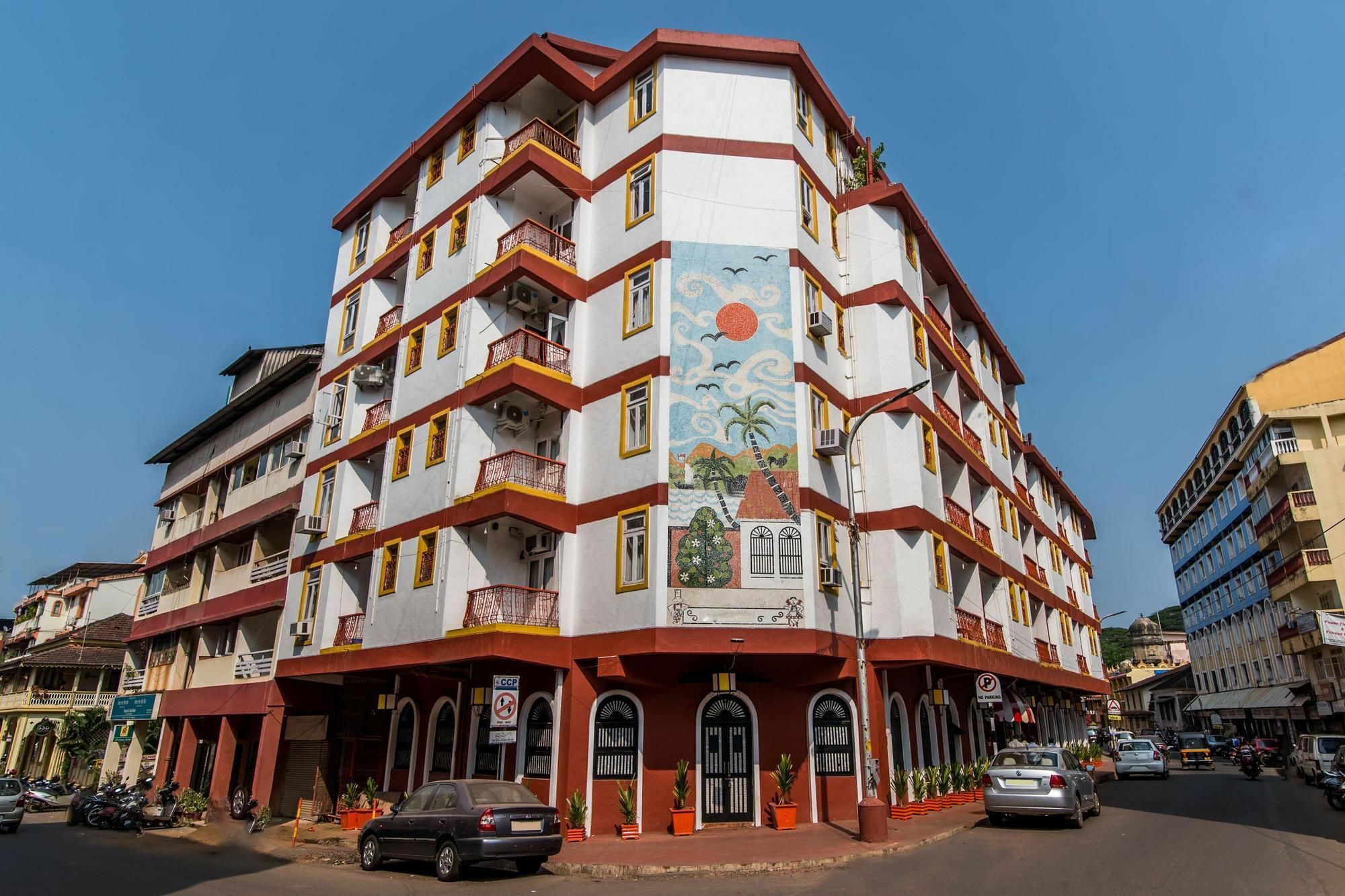 Oyo 10241 Hotel Mayfair Goa Exterior photo